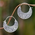 Orecchini bohémien in argento a mezzaluna con incisioni vintage e gancio a cerchio - Stile G-Mezzaluna Grande Floreale Svuotato