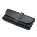 Estuche para gafas de cuero granulado negro con correa envolvente y cierre de botón dorado - Estuche con hebilla negro