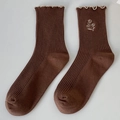 Braune Baumwollsocken mit Wellensaum und feiner weißer Blumenbestickung für Damen - Kaffeebraun / Einheitsgröße