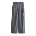 Detailansicht der grauen Nadelstreifen-Hose mit hohem Bund, weitem Bein und Bundfalten - S / Graue Hose