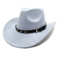 Détail d'un chapeau de cow-boy bleu clair avec bande en cuir cloutée d'or et boucle - M (56-58cm) / Bleu ciel