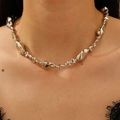 Collier ras de cou élégant en argent avec perles fluides et cœur irrégulier - Collier de Perles Irrégulières / Style Argenté (A-963)