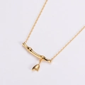 Elegante collana con pendente in bambù dorato per donna in acciaio inossidabile premium - Oro
