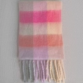 Écharpe à carreaux doux en rose, orange et violet avec de longues franges élégantes - Carreaux Rose et Gris