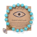 Détail du bracelet Evil Eye en perles bleues mates présenté sur carte de marque - 19cm / Turquoise