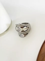 Anello largo ondulato in acciaio inossidabile argento dal design fluido minimalista - US 7 / Argento