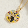 Künstlerische goldene Sonnenanhänger-Halskette mit buntem Emaille-Inlay und Zirkonia - Cartoon Hund
