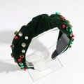 Dettaglio del cerchietto in velluto verde con perle e cristalli decorativi scintillanti - Velluto Verde