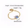 Anello a catena d'oro regolabile con pietra blu da 6mm su sfondo bianco pulito - Oro (Pietra Blu) (Oro 1)