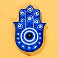 Blaues Keramik-Hamsa-Schmucktablett mit bösem Blick-Muster auf orangefarbenem Grund - Blau (Ein Kreis)