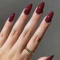 Faux ongles rouge vin brillant forme amande, design long avec finition effet miroir - Forme d'Amande / Rouge Brillant (CDJ-A20-166LY)