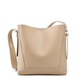 Borsa a secchiello minimalista in pelle beige con tracolla larga e cuciture dettagliate - Smoke