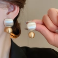 Boucles d'oreilles élégantes avec texture nacre et sphère dorée mate pour femmes - 92# Tige en Argent - Boucles d'Oreilles Pendantes Géométriques Contrastées Argentées Nacrées