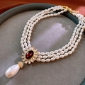 Lussuosa collana di perle multistrato con gemma rossa e grande ciondolo a perla a goccia - Collana con pendente in rubino e perle a tre strati (collana-bianco)
