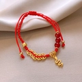 Dettaglio di un bracciale in corda rossa con ciondolo serpente e perline di agata - Stile Anelli d'Oro Continui Serpente Zodiacale in Corda Rossa (13#)
