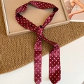 Bourgondische zijden sjaalketting met witte stippen en een luxe satijnen glansafwerking - Tailleketting 1-Rood
