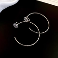 Détails de boucles d'oreilles clips argentées à texture martelée et coussinets résine - 5cm / Boucles d'oreilles à clip / Argent