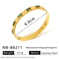 Bracciale rigido dorato in acciaio inossidabile con pietra verde e incisione donna - Stile Texturizzato Zircone Verde Rettangolare (NB-B6211)