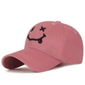 Casquette de baseball en coton rose avec visage souriant brodé en rose poudré style - Réglable / Rouge Brique