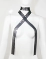 Detailopname van glinsterende zwarte strass bodychain op een nek- en torsomodel - Zwart Aluminium Pailletten