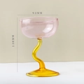 Coupe à glace en verre rose avec pied ondulé jaune, dimensions 93mm de diamètre et 138mm - 240ml / Coupe Rose/Tige Jaune