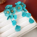 Boucles d'oreilles fleurs tissées turquoise avec zircons blancs dans une boîte en velours - Vert