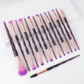 Set 12 pennelli trucco con manici a diamante viola e ghiera oro rosa su sfondo bianco - 15 Pezzi Nero Stellato