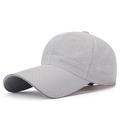 Lichtgrijze ademende mesh baseballpet met lange klep en reflecterende details - Lichtgrijs