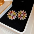 Luxuriöse vergoldete Blumen-Ohrstecker mit bunten Zirkonia-Steinen in einer Box - S925 Silbernadel Vergoldet / Bunt
