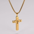 Gedetailleerd zicht op de gelaagde holle gouden kruishanger met gepolijste metalen ketting - Inclusief 2.5mm*60cm ketting / Goud