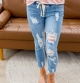 Dettagli di jeans strappati azzurri con coulisse in vita e texture consumata sulla gamba - S / Azzurro