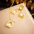 Goldschmuckset aus Edelstahl mit quadratischem Perlenanhänger Ohrringen und Ring - Gold Perlen Schmuck 3-Teiliges Set (N2690 E5858 R465)