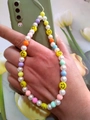 Bunte handgefertigte Handykette mit gelben Smileys und Perlen für grünes Smartphone - Gelbes Smiley-Gesicht Künstliche Perle