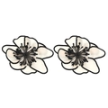 Orecchini a fiore ricamati bianchi con bordi neri e consistenza in tessuto mesh - Garza/Tessuto / Fiore di Stoffa