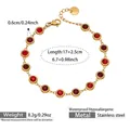 Detailansicht eines goldfarbenen Edelstahlarmbands mit 15 roten Zirkonia und Maßen - Goldenes Armband mit Roten Zirkonia (TXE552)