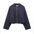 Giacca bomber in denim blu scuro con maniche a palloncino e orlo elastico su sfondo bianco - XS / Tops