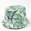Vue détaillée de l'imprimé de feuilles tropicales sur ce chapeau bob blanc en coton - M(56-58cm) / Feuillage Tropical Blanc (48#)