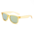 Detalle de gafas de sol para niños en amarillo ámbar con remaches metálicos decorativos - Dorado Transparente/Mercurio Dorado