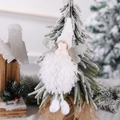 Angelo di Natale in peluche bianco con ali d'argento e bacchetta a stella in scena invernale - Angelo Bianco Con Stella