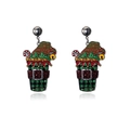 Glitzernde Weihnachts-Elf-Ohrringe im grün karierten Becher für festliche Outfits - Elf in Tasse