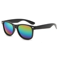 Detalle de gafas de sol para niños negras con lentes de espejo arcoíris y remaches plata - Marco Negro Patilla Negra/Espejo de Colores