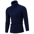 Dettaglio del maglione a collo alto blu scuro da uomo con trama in maglia a trecce - M / Blu navy