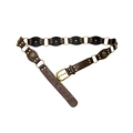Detail van donkerbruine leren riem met messing studs en metalen ringen in western retrostijl - 100cm / koffiekleur