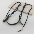 Cadena para gafas tejida ajustable en azul y blanco con detalles de cuero sintético - Azul oscuro