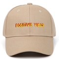 Χακί καπέλο μπέιζμπολ με κίτρινο κέντημα POSITIVE VIBES και κλασικό βαμβακερό φινίρισμα - Ρυθμιζόμενο / Χακί