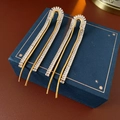Élégantes boucles d'oreilles pompons dorées avec zircons rectangulaires sur un écrin à bijoux - Style de Gland Géométrique (89#)