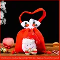 Weihnachtliche rote Geschenktüte mit Schneemann-Motiv aus weichem Plüsch, 22x18cm - Gebürsteter Griff Schneemann / Rot