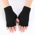 Primer plano de calentadores de brazo de punto negro con diseño de rombos - Talla única / Negro