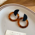 Detail view of retro resin earrings with tortoiseshell pattern on a ceramic plate - Tortoiseshell (925 Sterling Silver Earring Post)