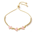 Bracciale a sfere dorato regolabile con ciondoli a cuore in smalto rosa su fondo bianco - Rosa